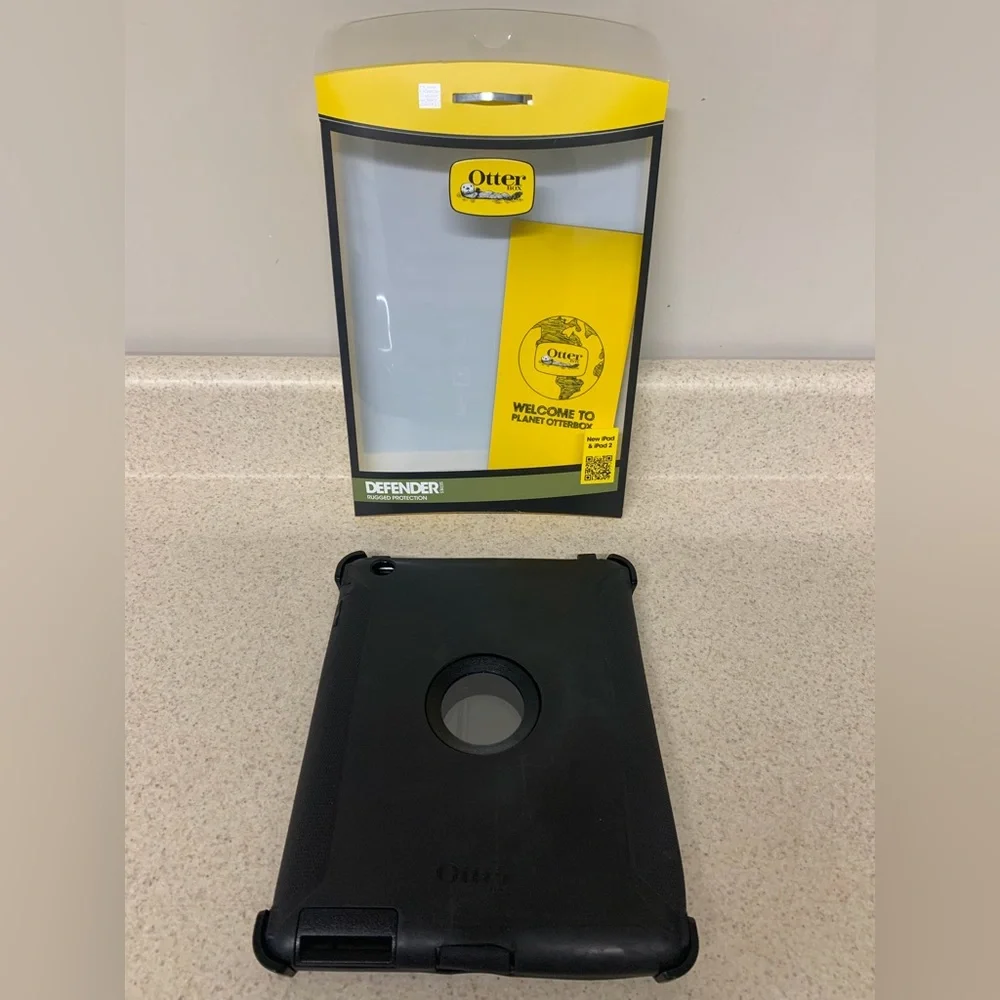 Otter Box Defender Series Case for iPad 2 - Black